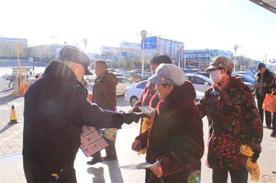 发放betway88必威东盟体育和反诈骗手册 发放betway88必威东盟体育和反诈骗手册