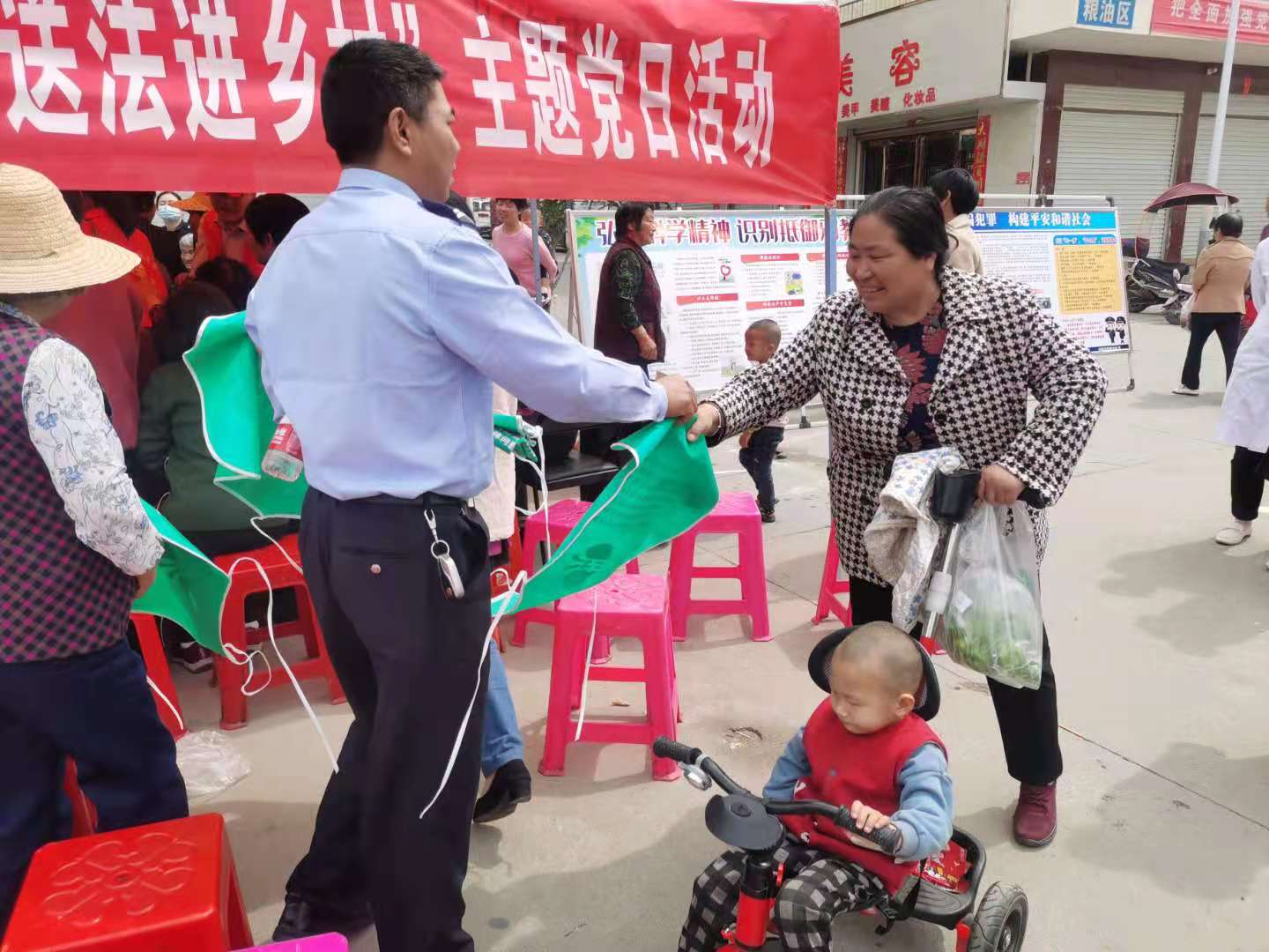 C://Users//1//Desktop//信阳市委政法委举办“送法进乡村”暨betway88必威东盟体育警示教育宣传活动//图6 C://Users//1//Desktop//信阳市委政法委举办“送法进乡村”暨betway88必威东盟体育警示教育宣传活动//图6